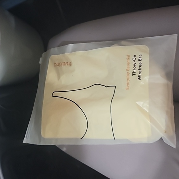 NWT Truekind Everyday Throw-on Wireless Bralette Bra Beige Seamless Size XS - Picture 5 of 5